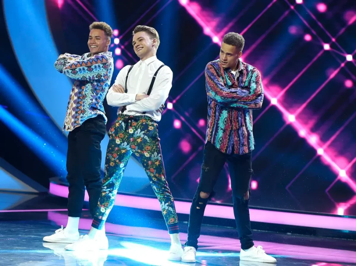 vystupující na pódiu v rámci pořadu Superstar