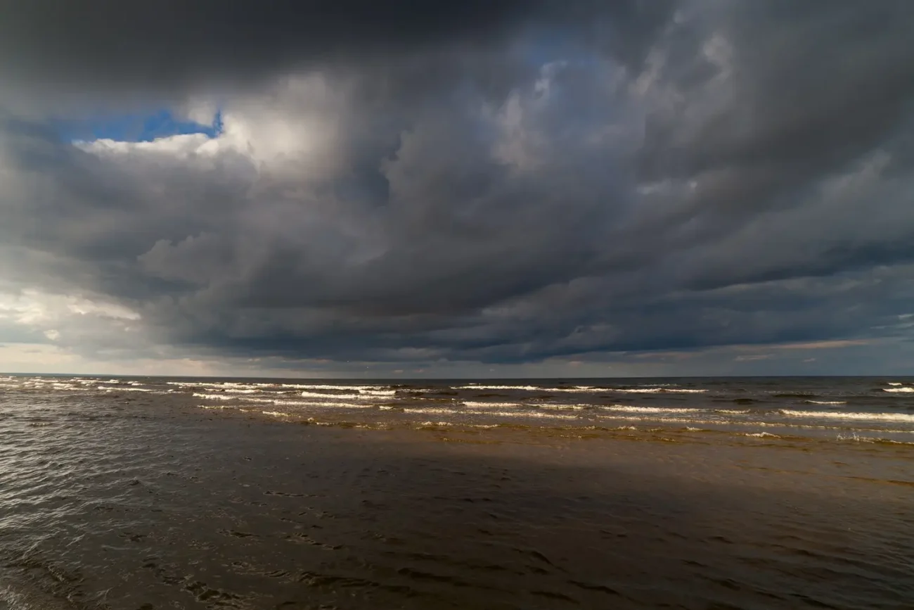 Letos na dovolenou u Baltu raději zapomeňte Shutterstock | TVGURU.cz Blat, bouřka