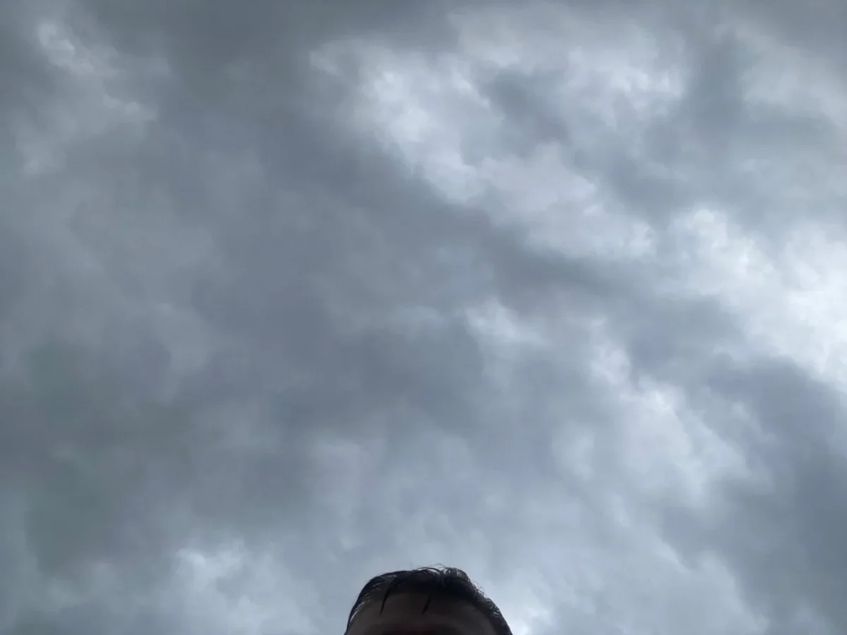 zamračené nebe a mraky