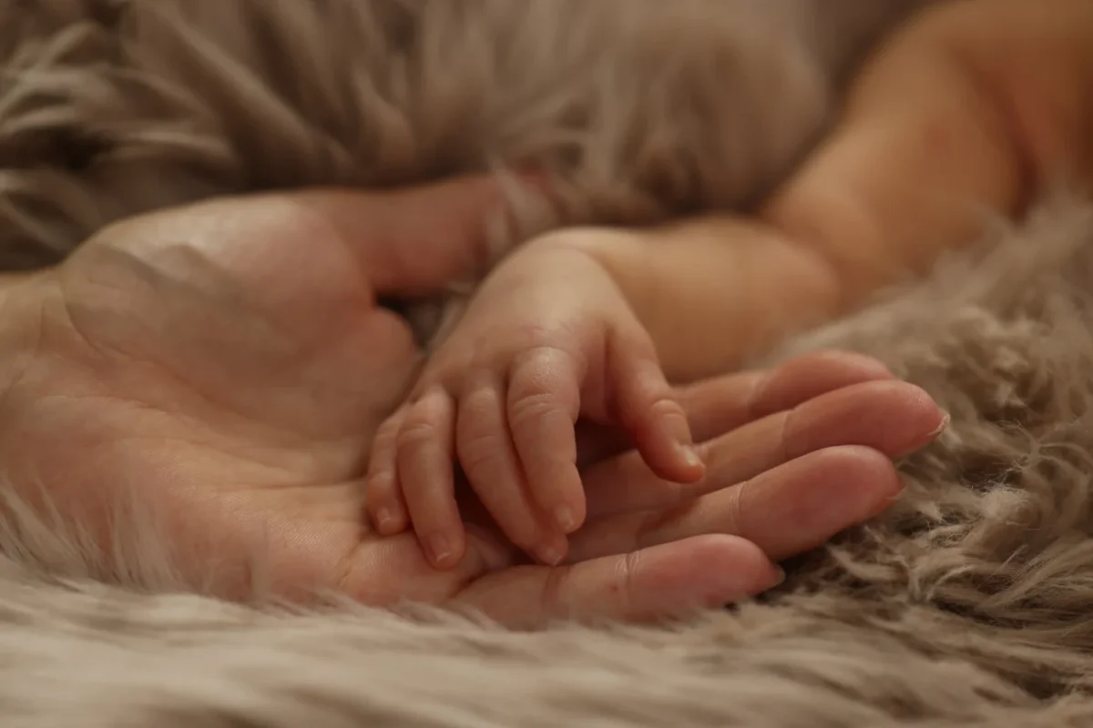 Pouto mezi matkou a dítětem.