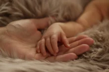 Pouto mezi matkou a dítětem.