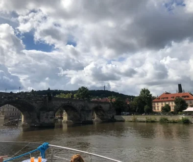 obloha nad Prahou v roce 2025