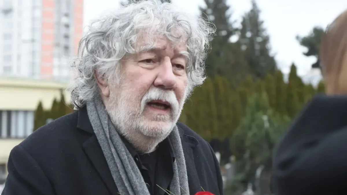 Že by kouzelný dědeček se stříbrnými vlasy nebo Mrazík. Kdepak Zdeněk Troška