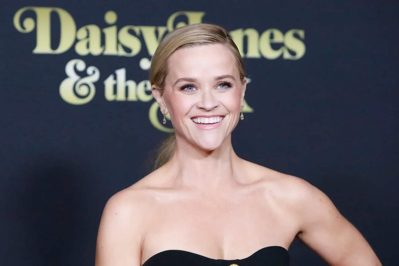 shutterstock_2267104117-2 | TVGURU.cz Usmívající se Reese Witherspoon.