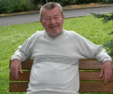 český herec Václav Sloup na lavičce