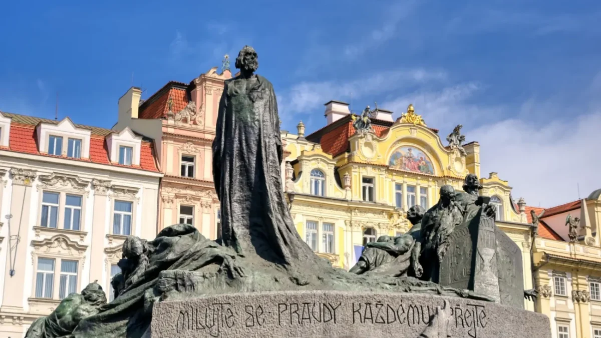 Socha Jana Husa v Praze