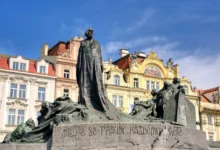 Socha Jana Husa v Praze