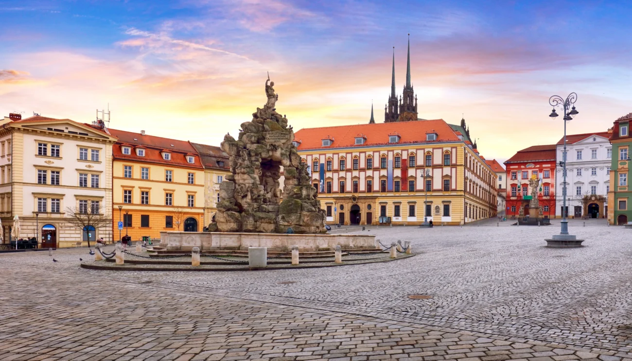 Někteří lidé nerozumí brněnskému dialektu. Zdroj: Shutterstock | TVGURU.cz Brněnské náměstí.