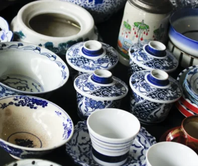 Porcelánové čínské nádobí.