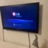 televize na stěně