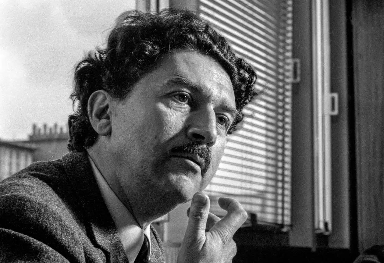 Režisérem tohoto snímku byl Alain Robbe-Grillet. Zdroj: Profimedia.cz | TVGURU.cz Režisér Alain Robbe-Grillet.