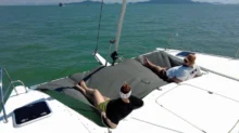 dva kamarádi na jachtě