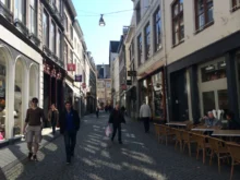 ulice plná lidí