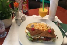 jídlo a pití na stole