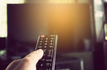 Sledování TV.