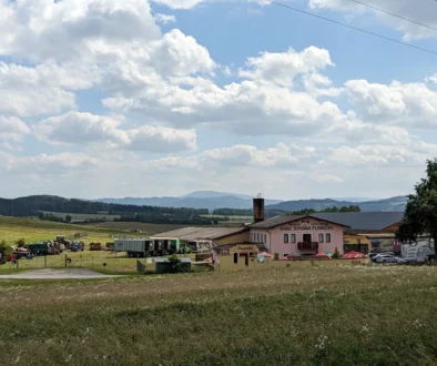 Pohled na Hoštice.