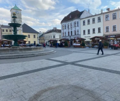 malé městečko a náměstí
