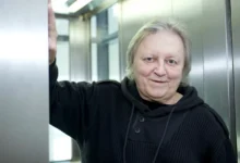 Usmívající se Václav Neckář.
