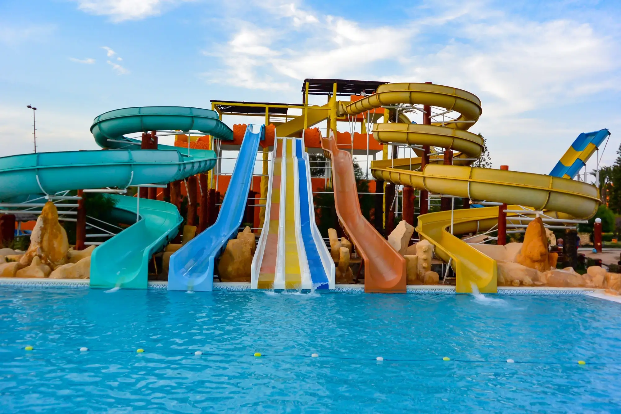 Shutterstock_1767869837 | TVGURU.cz aquapark