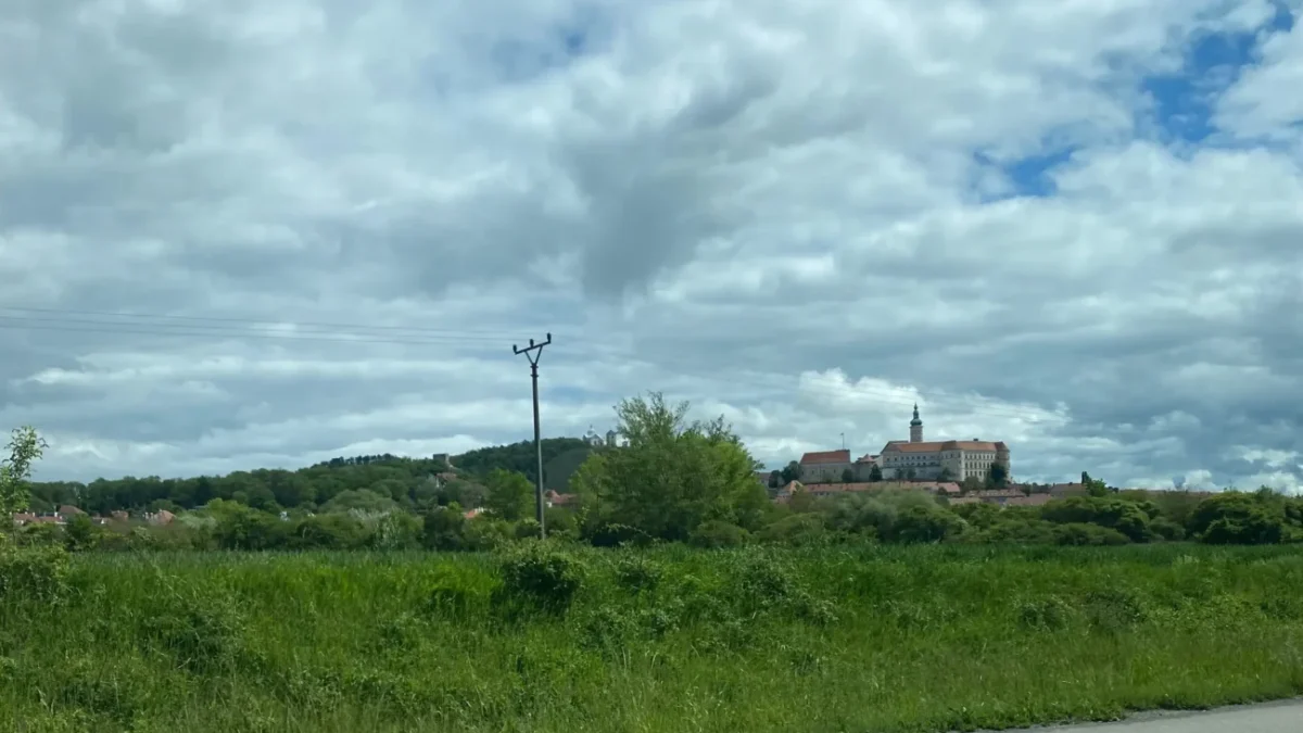 zataženo a mraky