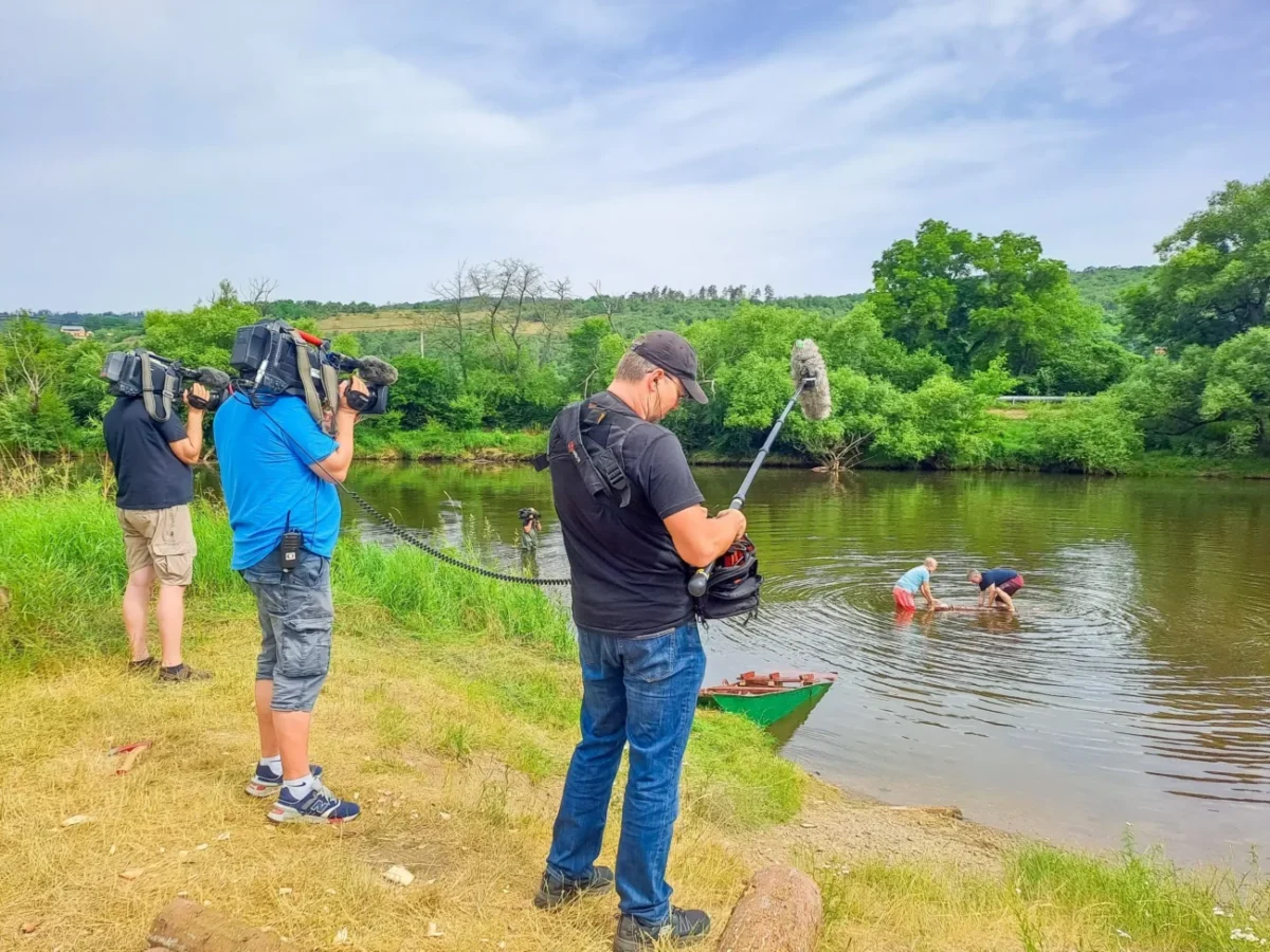 natáčení filmu v jezeře
