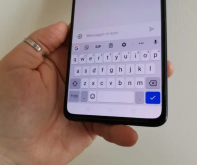 telefon v ruce
