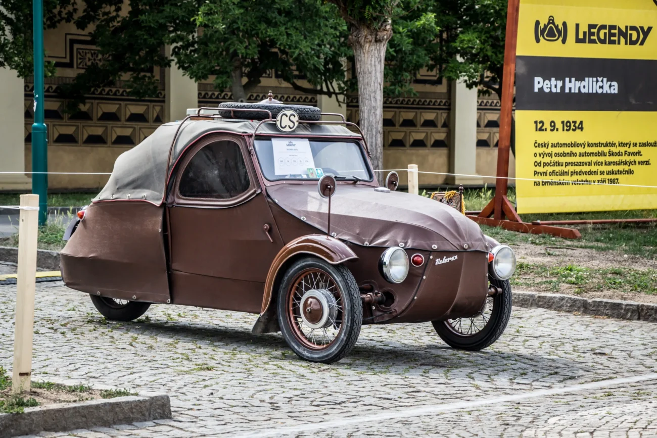 shutterstock_1109308112 1 | TVGURU.cz Auto Velorex.