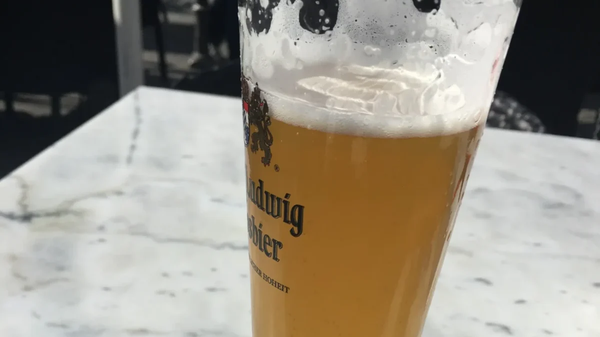 pivo na stole