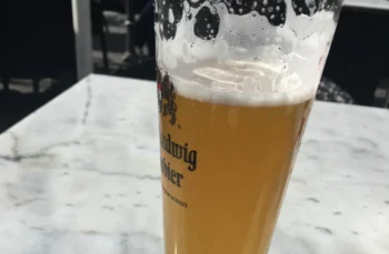 pivo na stole