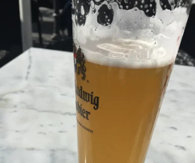pivo na stole