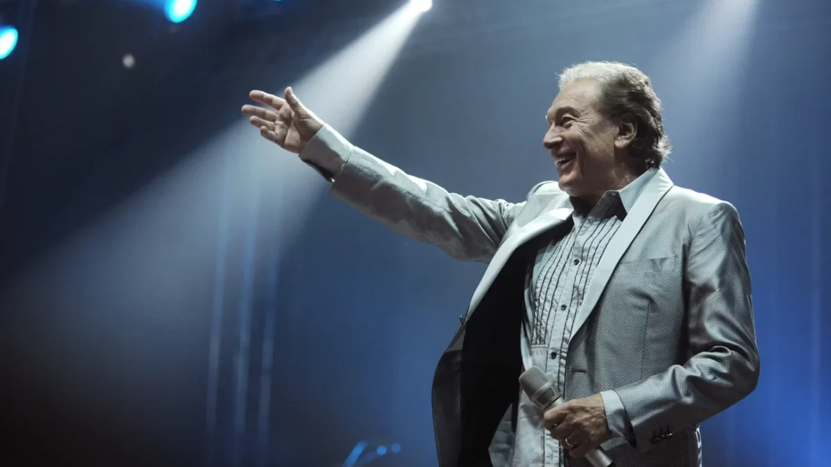 Karel Gott na pódiu.
