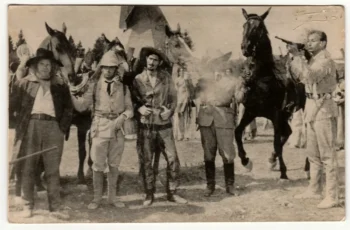 Černobílá fotografie western.