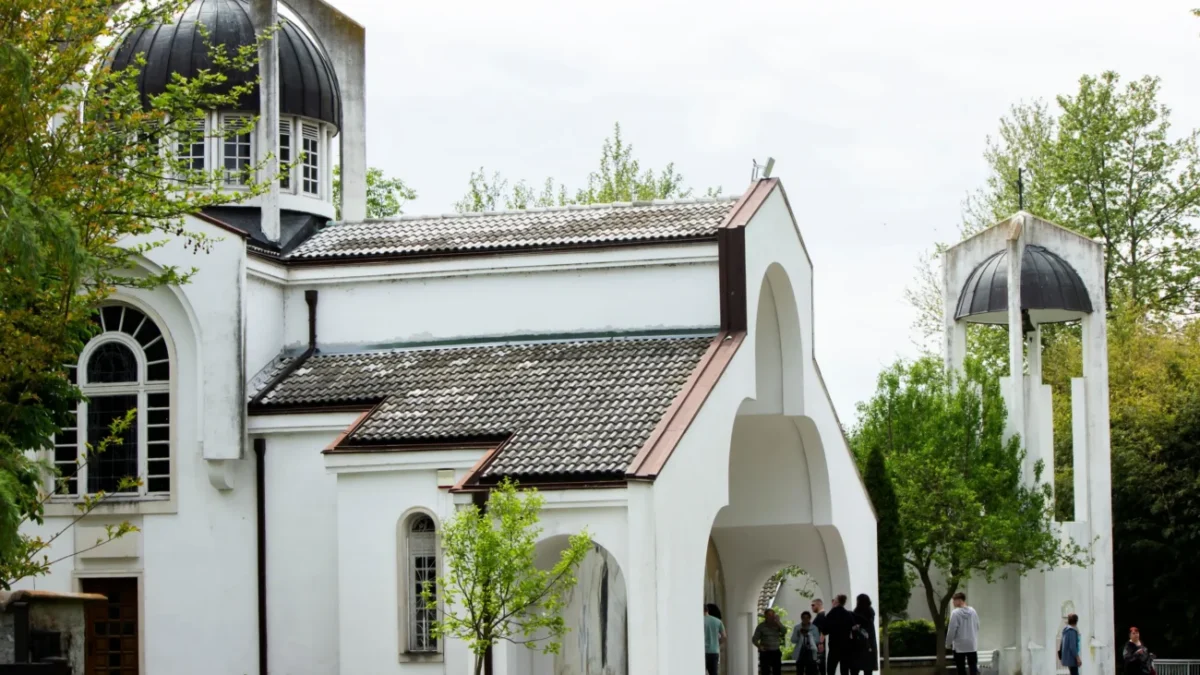 Kostel.