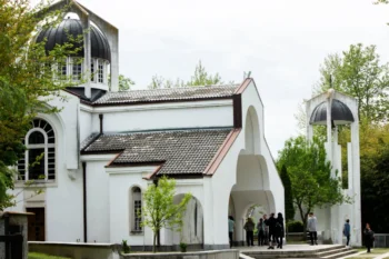 Kostel.