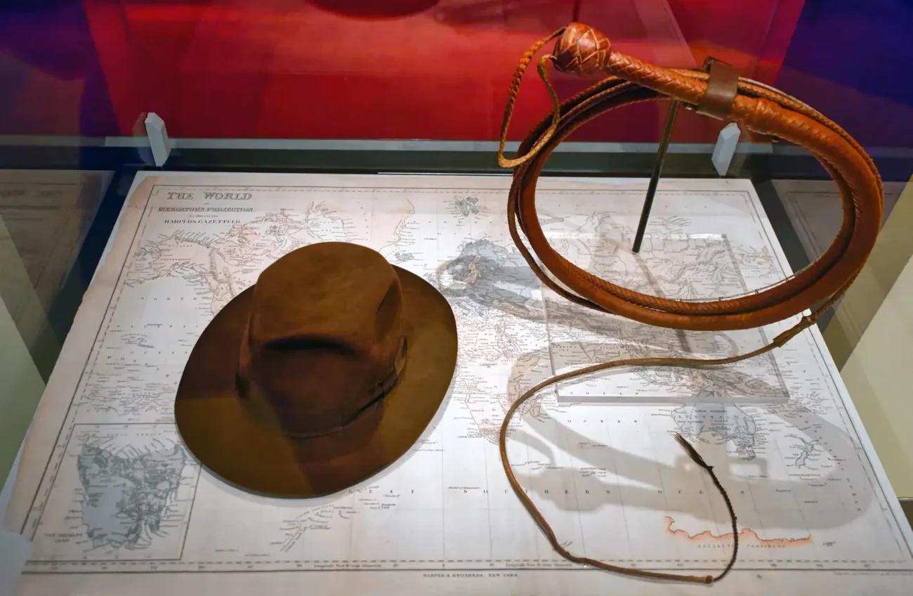 shutterstock_1755478358-2 | TVGURU.cz Vybavení Indiana Jones.