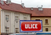 Značka seriálu Ulice.