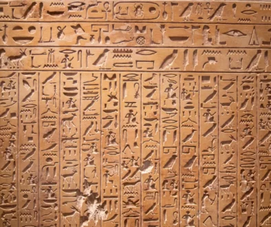 Egyptské hieroglyfické písmo.