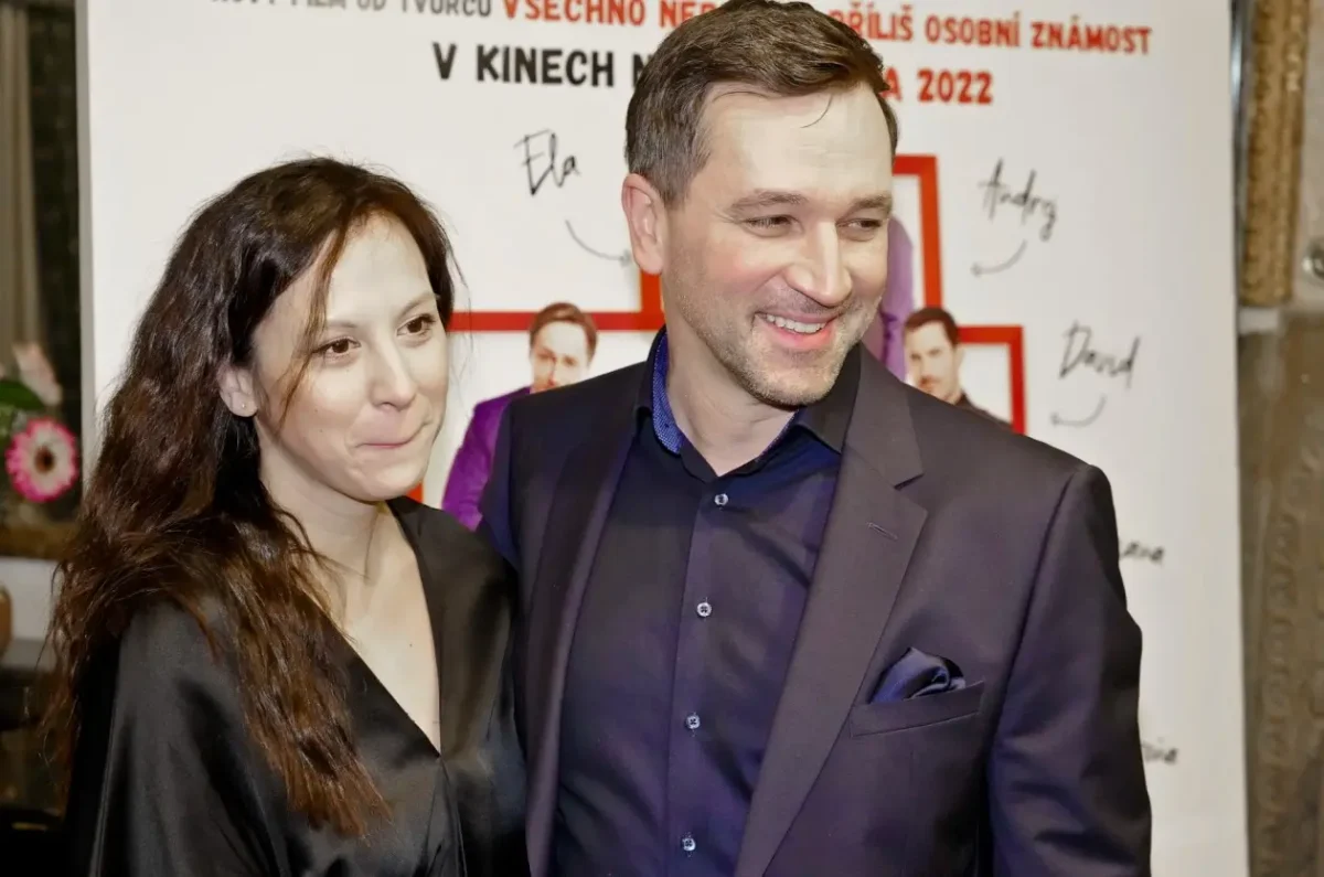 Ondřej Sokol a partnerka.