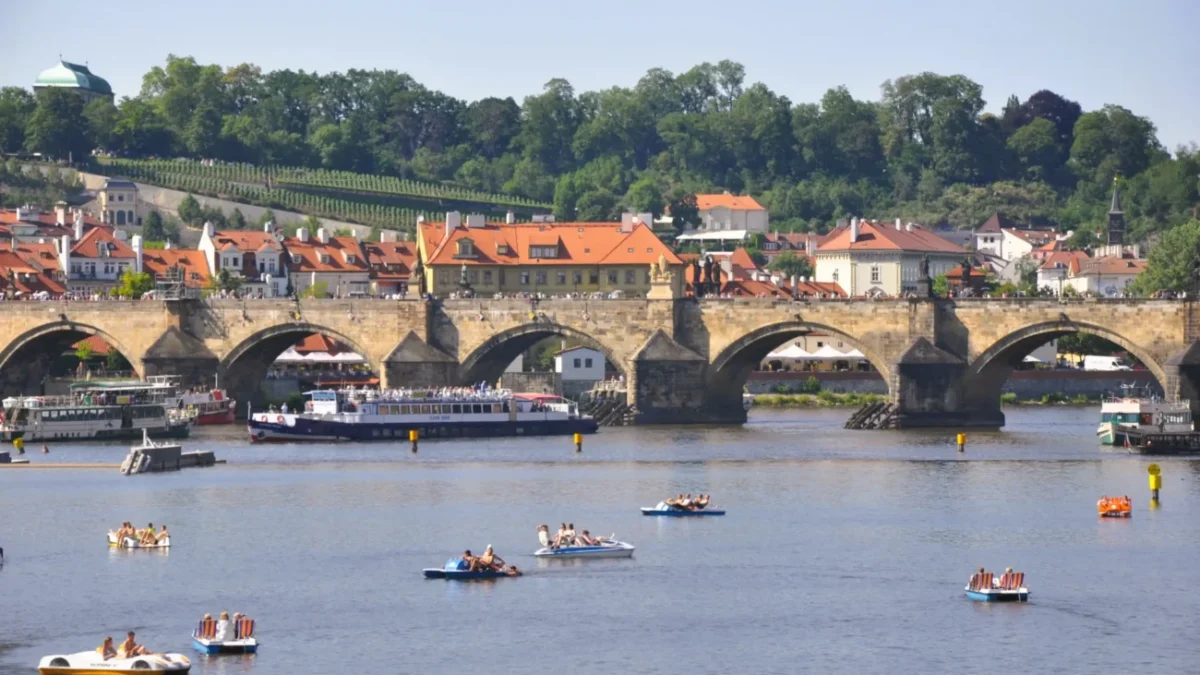 Pohled na Karlův most.