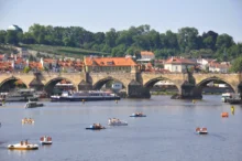 Pohled na Karlův most.