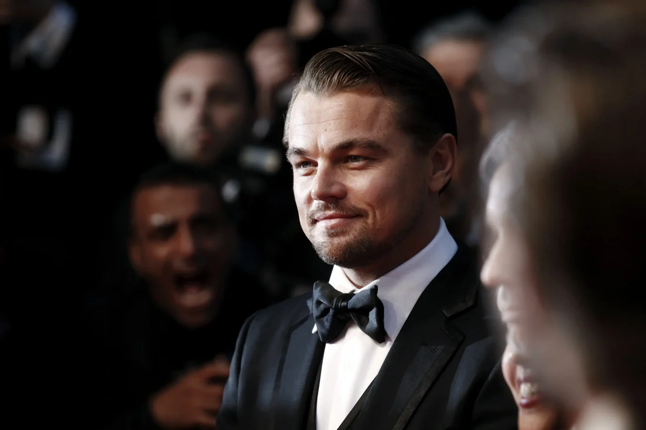 Přehrabovat se v penězích budete jako ve filmu Velký Gatsby. Zdroj: Shutterstock | TVGURU.cz Leonardo DiCaprio v obleku.