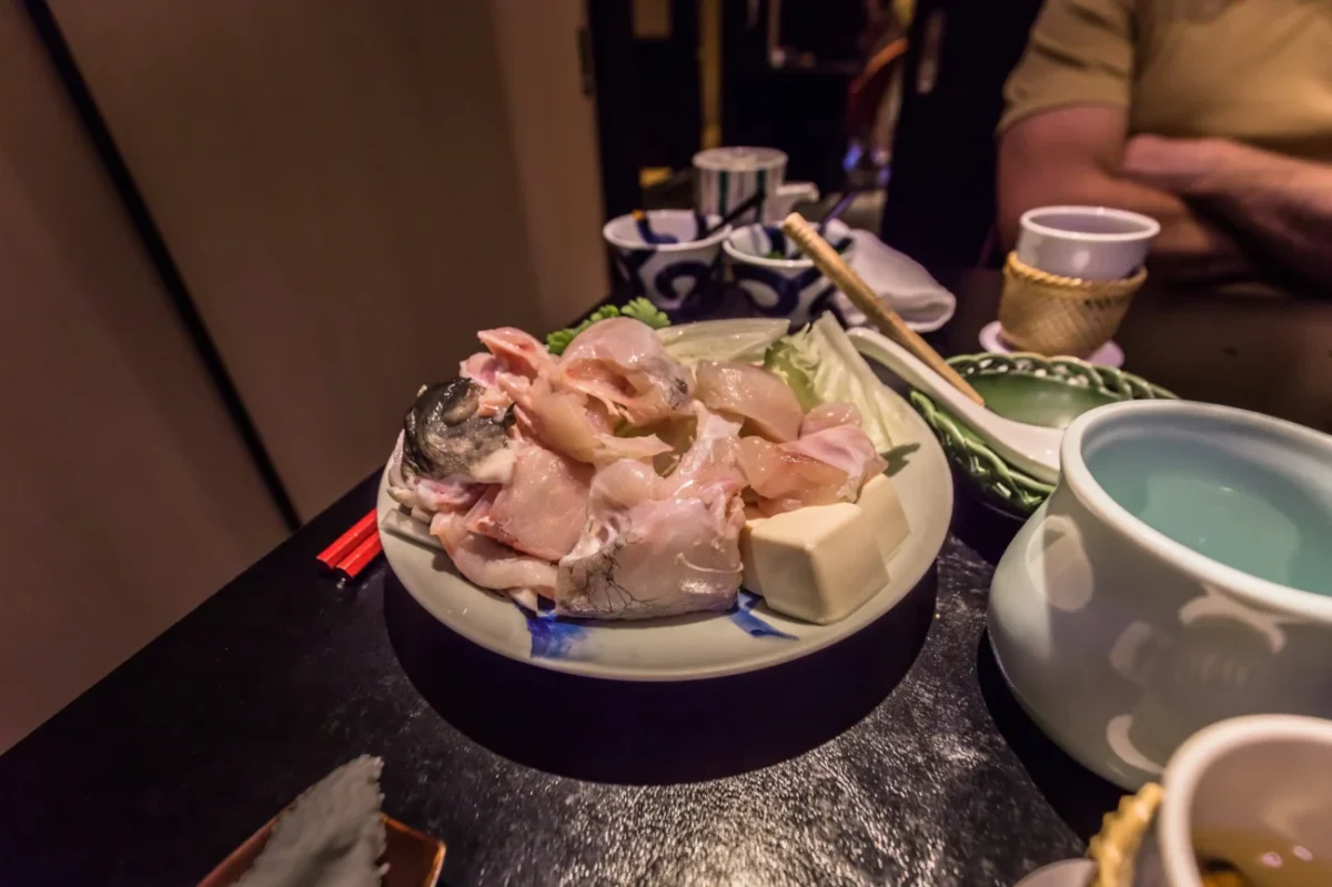 Na kousky nakrájena ryba fugu.