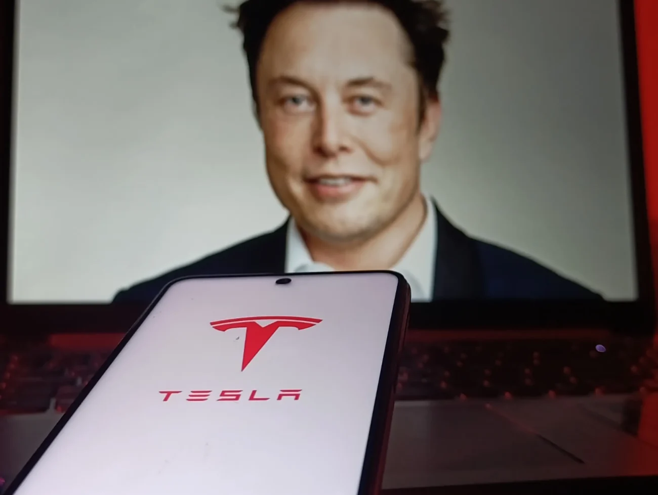 shutterstock_2601225229-2 | TVGURU.cz Elon Musk a Tesla
