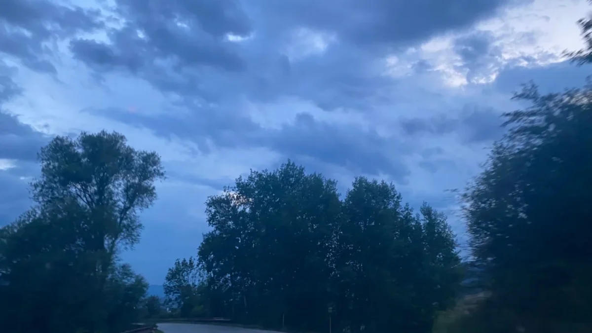 zataženo a bouřka na nebi v Česku