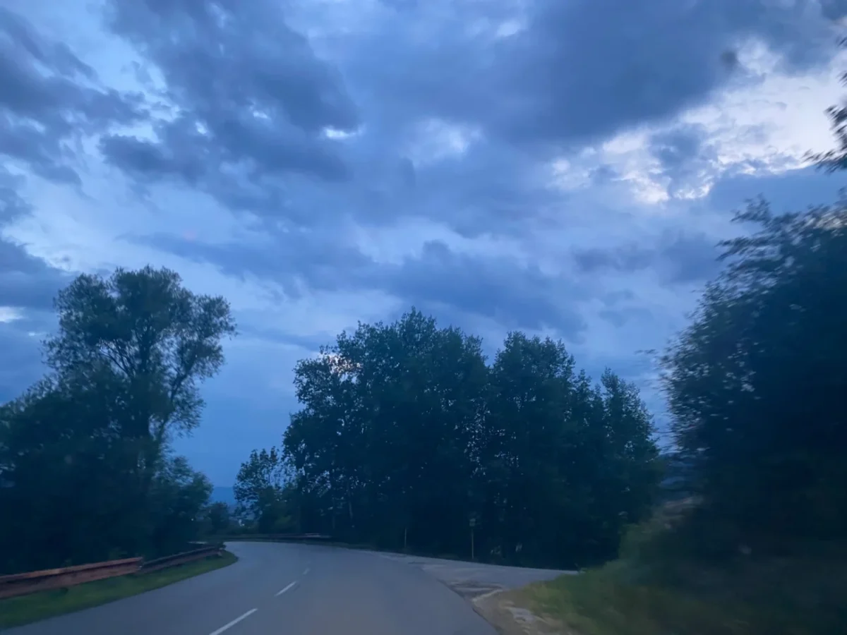 zataženo a bouřka na nebi v Česku