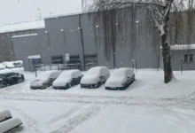 zimní počasí, sněží na ulici