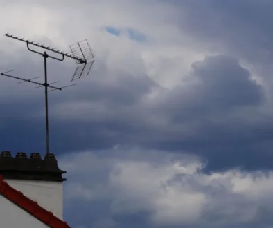 Špatné počasí a TV anténa. Dva prvky, které k sobě ladí