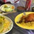 rýže na talíři s masem v restauraci