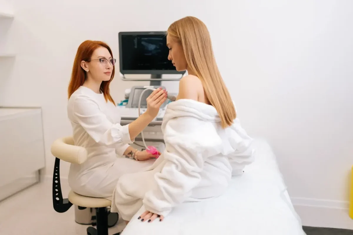 Žena na lékařském vyšetření