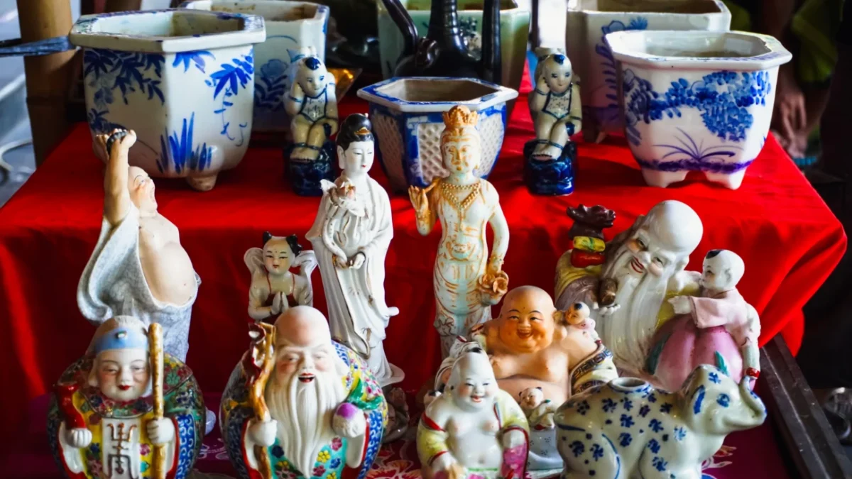 Vystavený čínský porcelán.